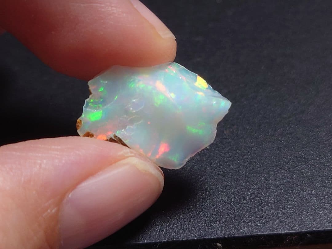 プレシャスオパール 原石 多色　ジュエリー　グレード　エチオピア　鉱物